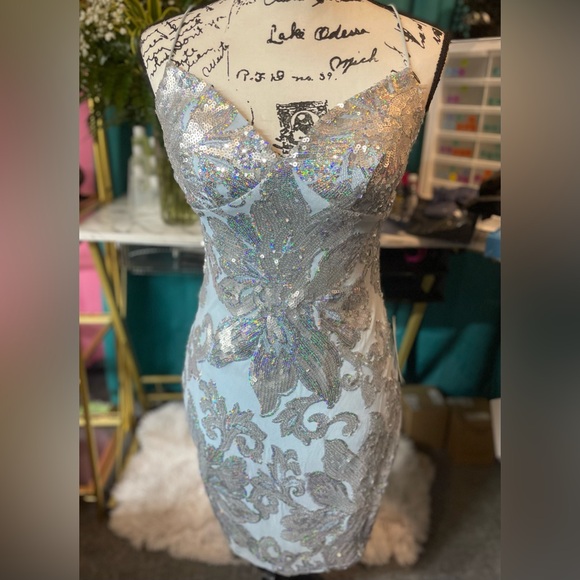 NWT! Sz 11/12 Light Blue & Silver Sequined Prom/Homecoming Dress - Picture 8 of 12